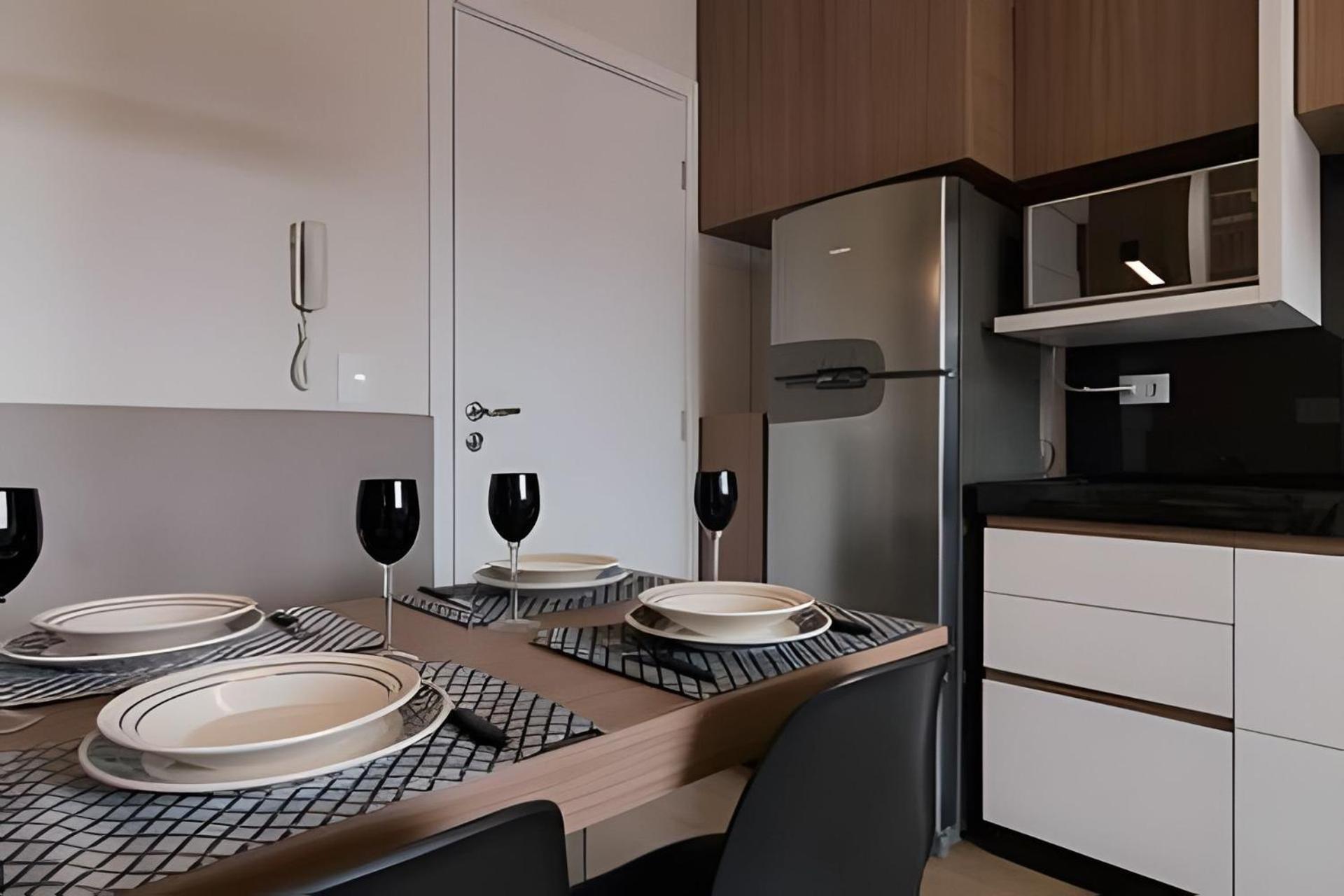 Próximo Ao Shopping Curitiba, Wifi, Tv A Cabo E Cozinha Completa.
