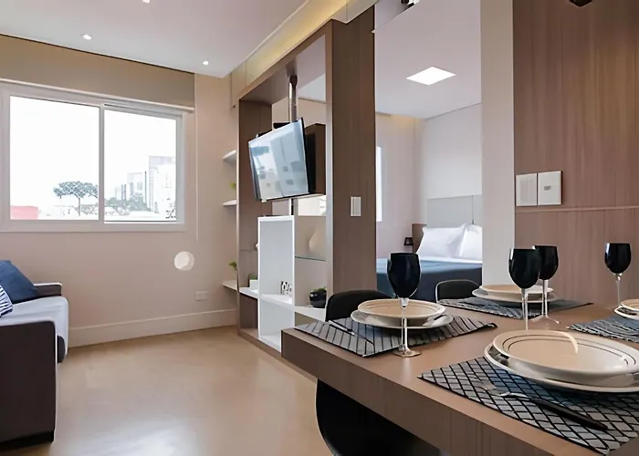 Studio próximo ao shopping Curitiba, Wifi, TV a Cabo e Cozinha completa.