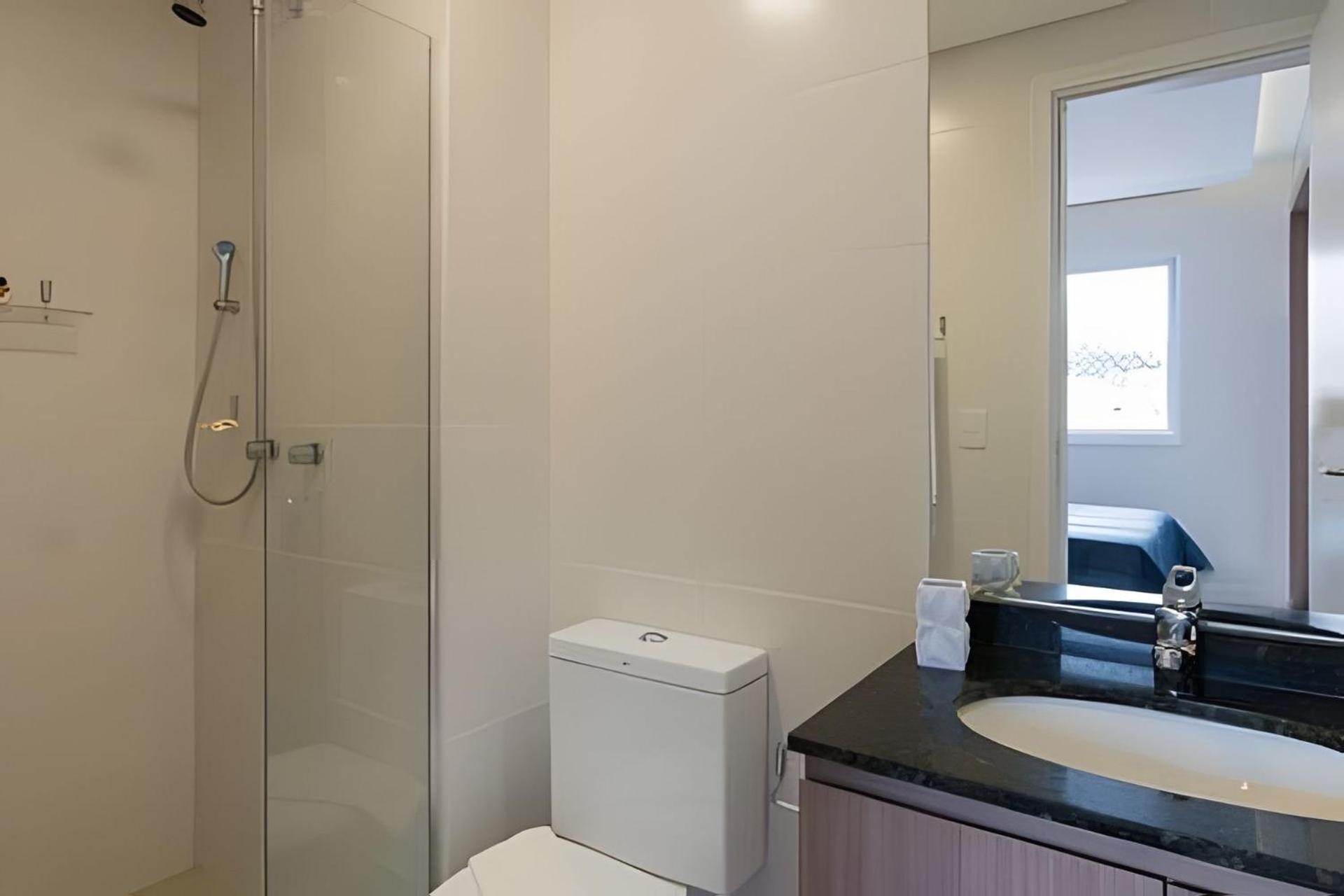 Próximo Ao Shopping Curitiba, Wifi, Tv A Cabo E Cozinha Completa.